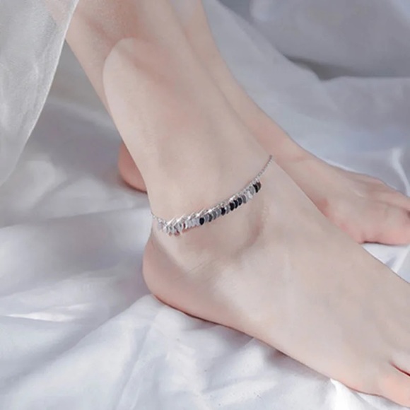 ✨NEW LAUNCH✨Silver Color Anklets with Trendy Elegant Charming Leaves Tas… - Picture 2 of 4